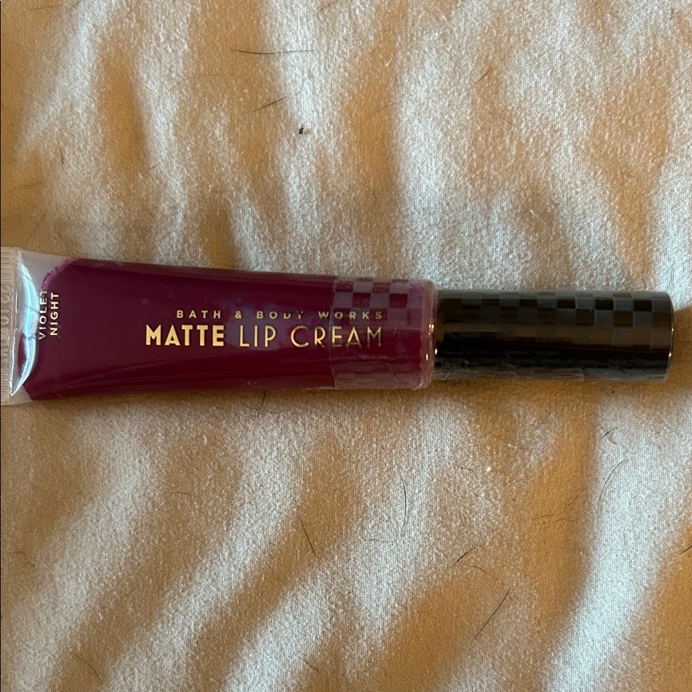 Bath & Body Works Matte Lip Cream - Violet Night matte lip cream